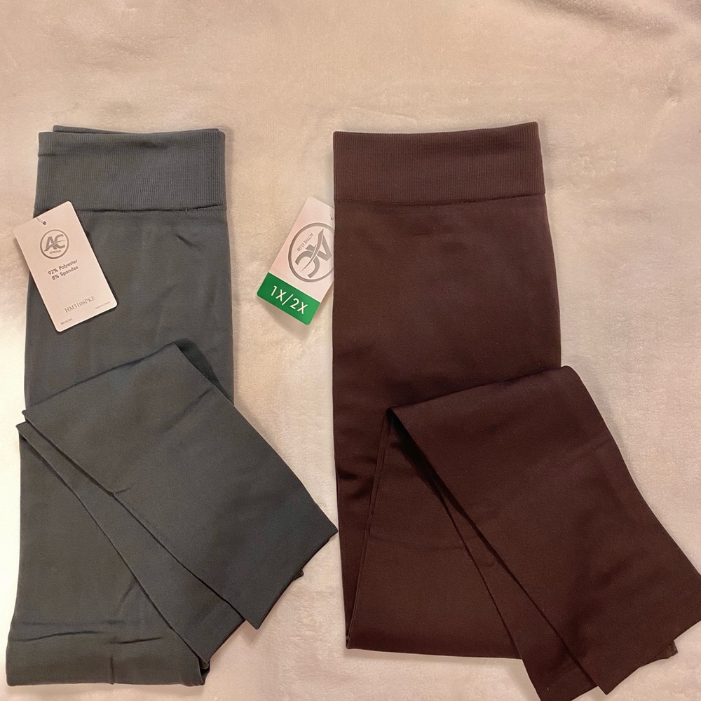 🇺🇸  Set of 2 - Workout Pants Sz XL
Medium Weight.